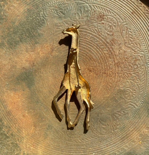 Vintage 1950’s Gold Tone Giraffe Brooch Pin - image 2