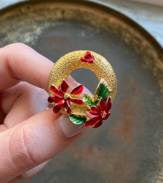Vintage 1950s Holiday Christmas Wreath Brooch Pin - image 1