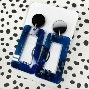 Rectangles de cristal bleu foncé // Boucles d'oreilles en acrylique // Boucles d'oreilles faites main // Cadeau