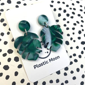 Emerald Green Pearloid Leaf Earrings // Handmade Acrylic Earrings // Handmade // Gift // Stud // Drop