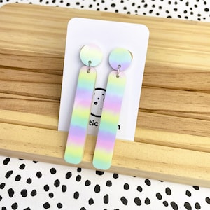 Pastellfarbene Regenbogen Lange Tropfen Ohrstecker // Acryl // Acryl Ohrringe