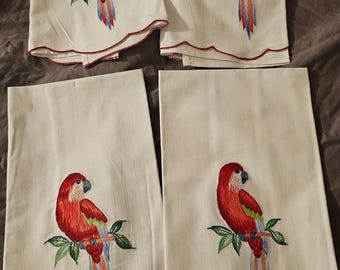 Set of 4 NWOT Linen Parrot Embroided Table Napkins MCM