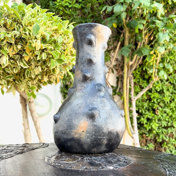 Grand vase noir berbère, poterie de Sejnane, poterie berbère ancienne, poterie marocaine céramique artisanale, vase africain tribal noir mat