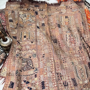 Hand-embroidered wool Iraq kilim rug 1960s, 235x145 vintage Iraqi rug embroidered with colored wool, Arabic rug unique piece brown plum