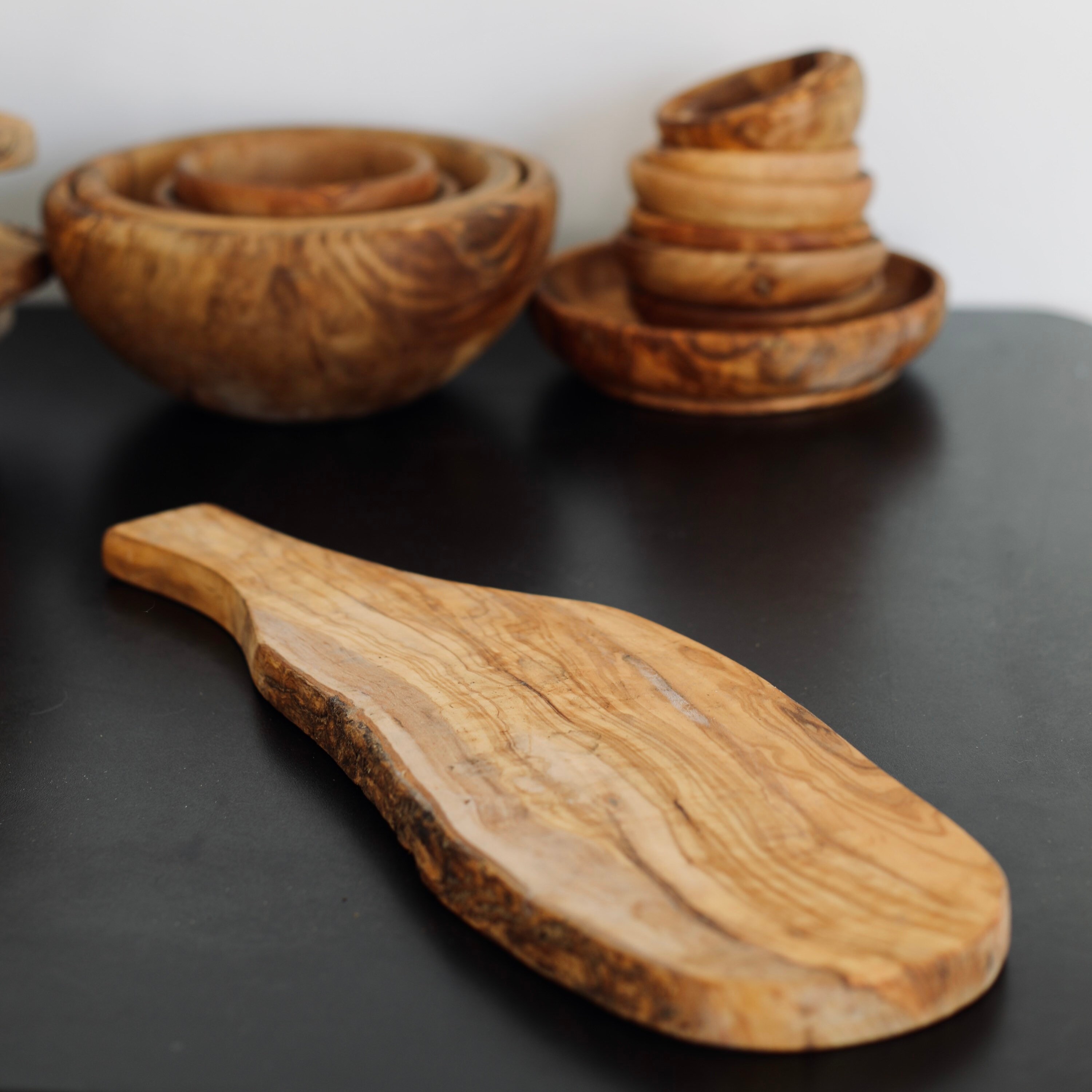 Grande Planche à Découper, Longue Découper avec Manche en Bois d'olivier, Grand Plateau Taillé La Ma