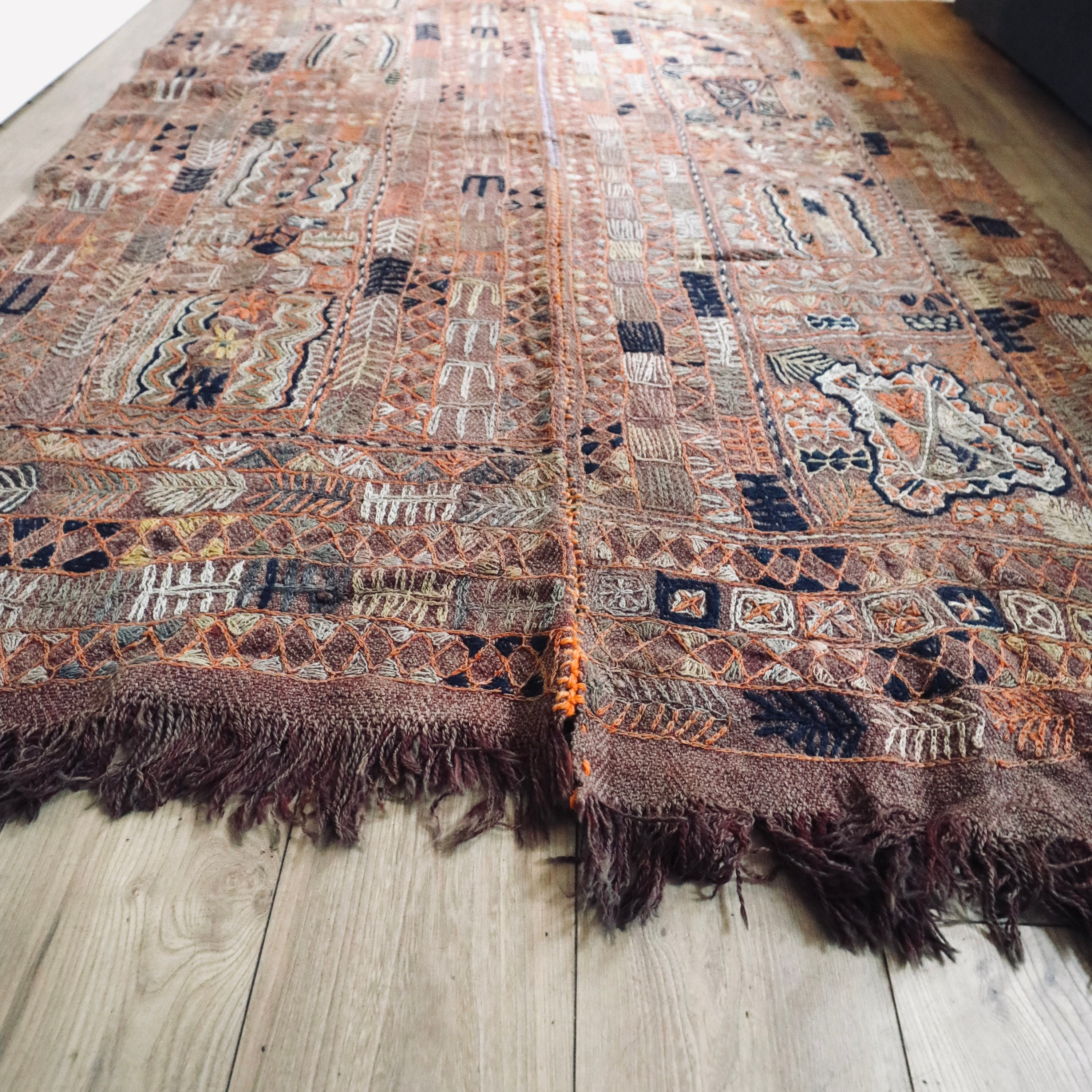Hand-embroidered Wool Iraq Kilim Rug 1960s, 235x145 Vintage Iraqi Rug ...