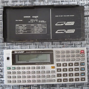 Pocket Computer Sharp PC-1401 – Programmable, Avec Coque Et Mode D'emploi (occasion)