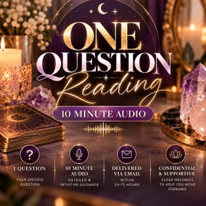 Może przedstawiać: Cyfrowa grafika dla usługi czytania jednej pytania z tekstem ONE QUESTION Reading i 10 MINUTE AUDIO. Projekt zawiera talię kart tarota, zapaloną świecę i fioletowe kryształy na ciemnej powierzchni z ikonami dotyczącymi pytań.