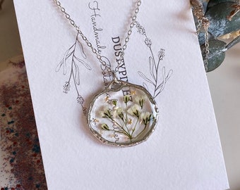 Collana di fiori Gypsophila del respiro del bambino, gioielli in resina di fiori pressati, argento, placcato oro 14k, regalo per lei, regalo per la mamma, fiore bianco