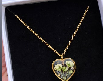 Schleierkraut Schleierkraut Blume zarte Herz Halskette, gepresste Blume Schmuck, 925 Silber vergoldet, Geschenk für sie, minimalistisch