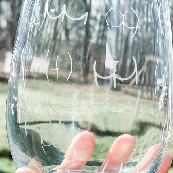 Etched Wine Glass: "Butt"  Wine Glass, Human Body, feminist, Line Drawing Dishwasher Safe, Body positivity, Naked, Female Body, Line Art