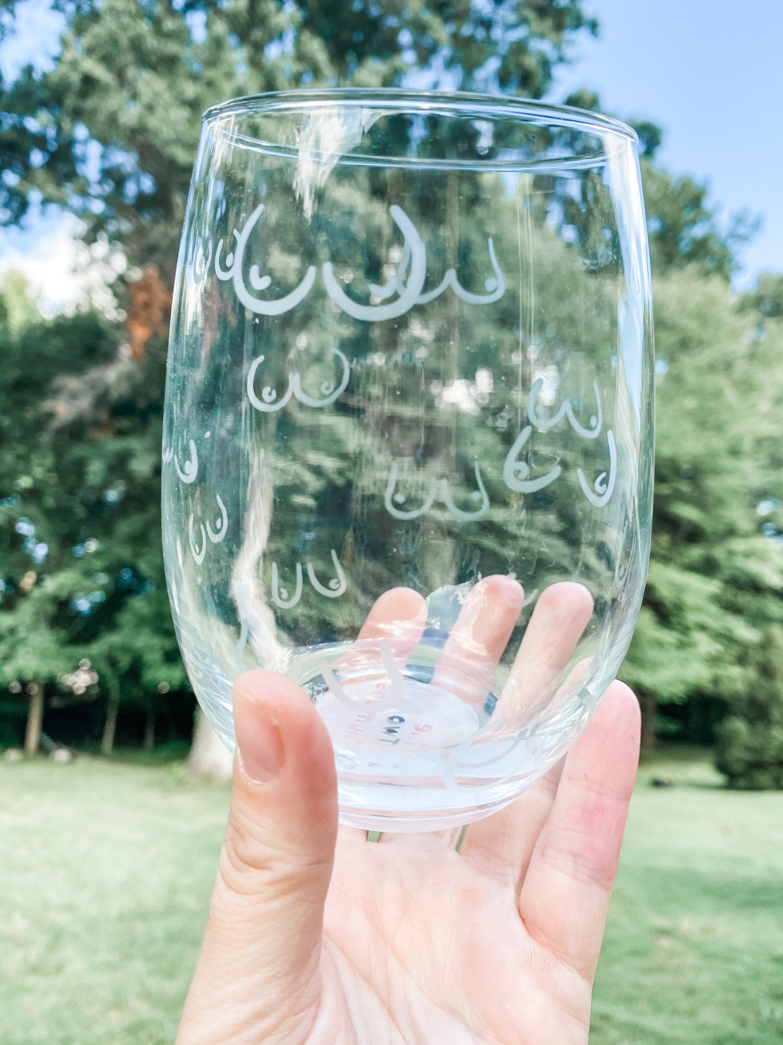Etched Wine Glass: boobs Etched Wine Glass, Custom Wine Glass, Feminist, Boobs  Glass, Minimalist, Etching Wine Glass, Etched Wine Glass 