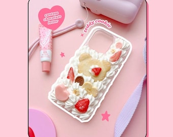 Decoden-telefoonhoesje: teddybeerkoekje met slagroom, aangepaste letter
