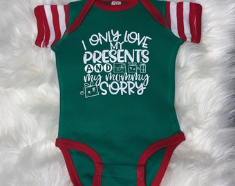 Personalized Baby Bodysuit, Christmas Baby Outfit, Christmas Presents Shirt, Mommy Shirt, Christmas Pajamas, First Christmas Outfit, Holiday