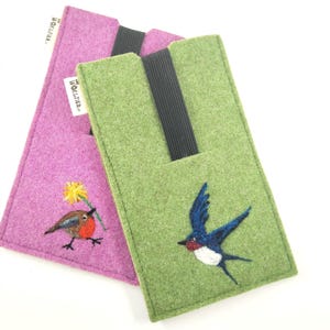 Funda para teléfono de fieltro de lana con simpáticos pajaritos