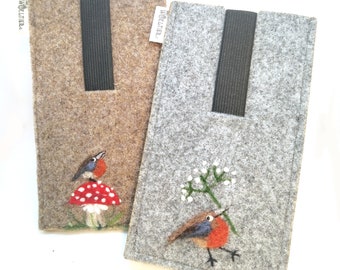 Mobile phone case made of wool felt with cute robins