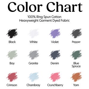 Puede incluir: Una carta de colores para tela 100% algod&oacute;n ring spun te&ntilde;ida en prenda. Muestra doce muestras de color etiquetadas como Black, White, Violet, Pepper, Bay, Granite, Denim, Blue Spruce, Crimson, Chambray, Crunchberry y Yam.