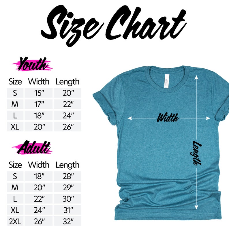 Puede incluir: Una camiseta de color verde azulado junto a una tabla de tallas para j&oacute;venes y adultos. La tabla enumera las medidas de ancho y largo en pulgadas para las tallas S a XL para j&oacute;venes y S a 2XL para adultos, con flechas indicando las medidas.