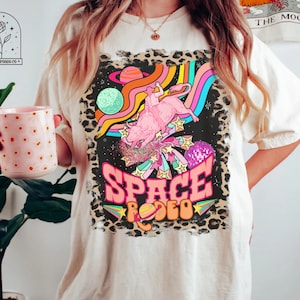 Space Cowgirl Camisa Western Distressed Retro Graphic Tee Yeehaw Cowboy Comfort Colors Camiseta de gran tamaño Vintage Rodeo Country Songs Camiseta