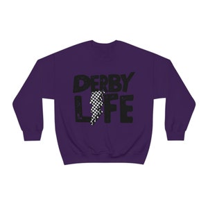 Maglietta ROLLER DERBY Felpa girocollo Roller Derby Regali Roller Derby Magliette Derby per mamma Pattinaggio a rotelle Compleanno Magliette estetiche coordinate per la squadra Purple