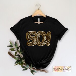 Shirt 50e verjaardag, 50 en fantastisch shirt, 50e verjaardagsfeestje, 50 verjaardag, verjaardag shirts voor haar, luipaardprint verjaardag verjaardagsfeestje tee