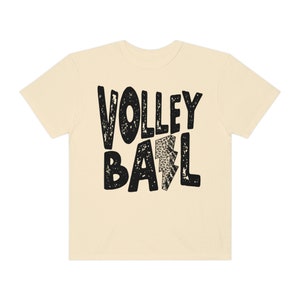 Volleyball Shirts Comfort Colors Tshirts Retro Volleyball T-Shirt Volleyball TShirt Game Day Tees Sports Team Volleyball Mama Mom Coach Gift Ivory