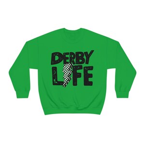 Maglietta ROLLER DERBY Felpa girocollo Roller Derby Regali Roller Derby Magliette Derby per mamma Pattinaggio a rotelle Compleanno Magliette estetiche coordinate per la squadra Irish Green
