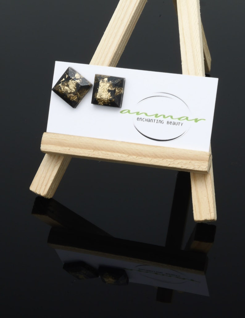 Black beauty Gold-black stud earrings