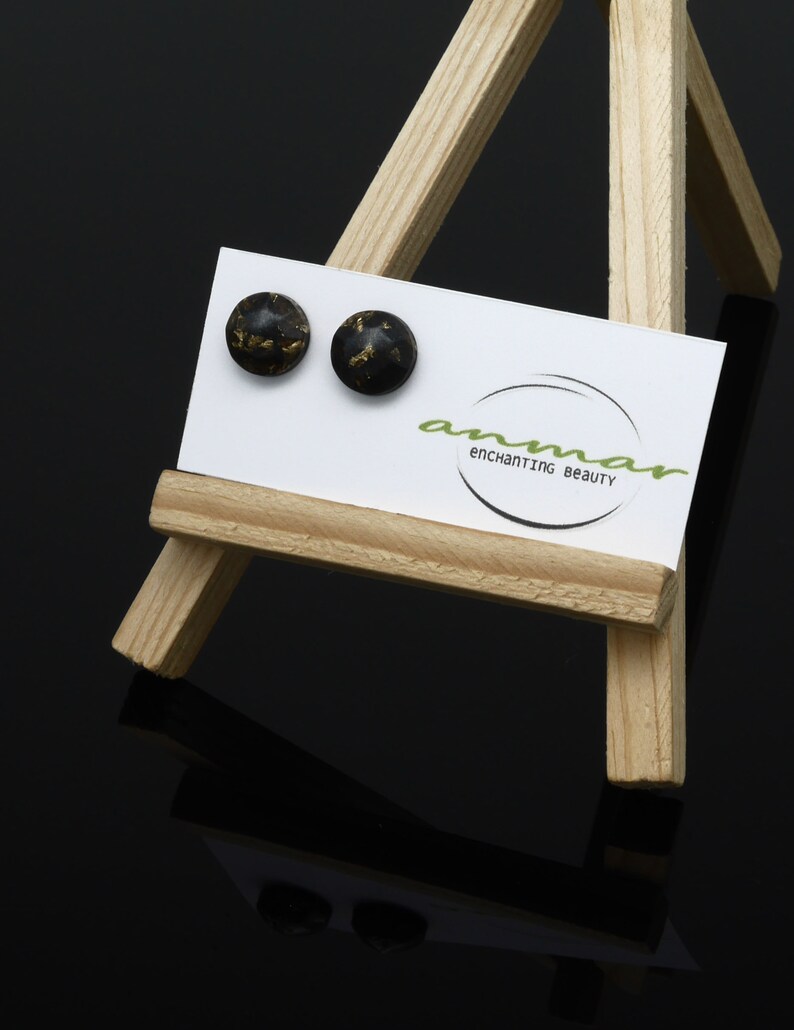 Black beauty Gold-black stud earrings