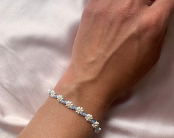 DAISY bracelet blue / pearl bracelet with flowers