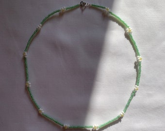 DAISY necklace green / pearl necklace with flowers