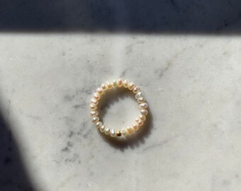 GLOSSY pearl ring / elastic pearl ring made of freshwater pearls with ball pearl