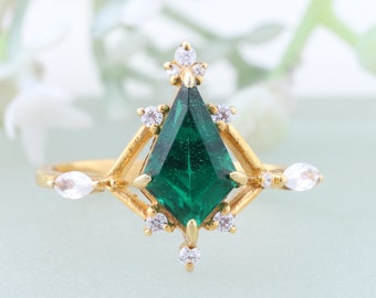 Anillo de compromiso de esmeralda verde con corte de cometa, punta de oro amarillo, anillo único de aniversario de diamantes marquesa, anillo de bodas para mujeres, anillo de piedra de nacimiento de mayo