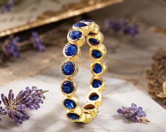 Anillo de zafiro azul, anillo de oro amarillo de 14k, anillo de eternidad completa para mujer, anillo apilable, anillo minimalista de promesa con piedra de nacimiento de septiembre, regalo para ella.