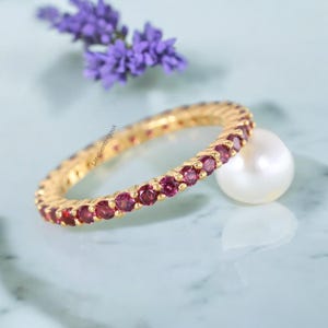 Vintage Garnet Ring, Vintage Garnet Band, Garnet Wedding Band, 14k Gold Garnet Ring, Dainty Garnet Ring, January Birthstone Ring, Gift Her