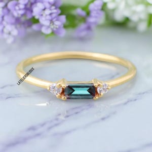Baguette Alexandrite Ring, Alexandrite Wedding Ring, Yellow Gold Wedding Band, Dainty Ring, June Birthstone Ring, Anniversary Gift For Her