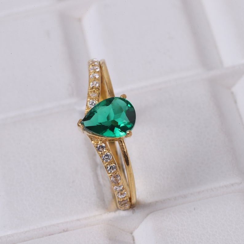 Vintage Emerald Pear Shaped Engagement Ring Twin Band Birthday - Etsy