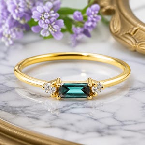 Baguette alexandrietring, alexandriet trouwring, geelgouden trouwring, sierlijke ring, juni geboortesteenring, verjaardagscadeau voor haar