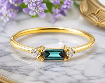 Baguette Alexandrite Ring, Alexandrite Wedding Ring, Yellow Gold Wedding Band, Dainty Ring, June Birthstone Ring, Anniversary Gift For Her