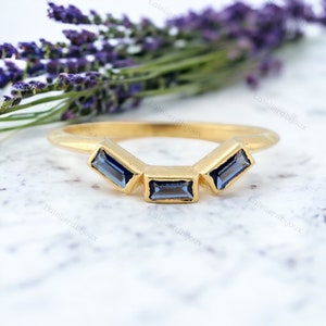 Sapphire Band, Baguette Sapphire Curved Wedding Ring, September Birthstone Ring, Unique Band, Stacking Ring, Vintage 14K Yellow Gold Ring