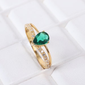 Vintage Emerald Pear Shaped Engagement Ring Twin Band Birthday - Etsy