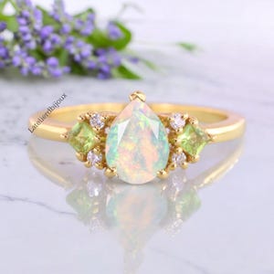Feueropal Peridot Cluster Verlobungsring, Oktober Geburtsstein Zarter Ring, 18k Solid Gold Damenschmuck, Art-Deco-Versprechen Geschenk