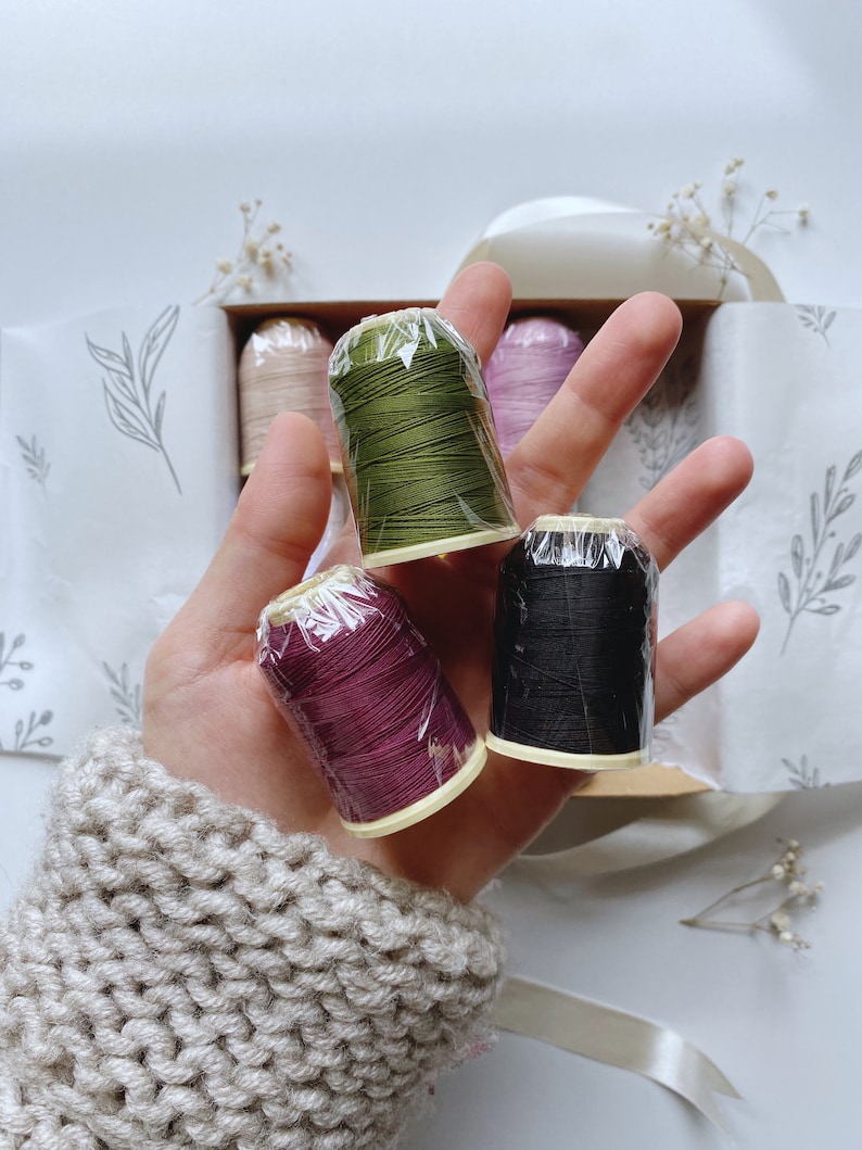 Caja de hilos de seda para muñeca miniatura, 12 hilos de colores imagen 6