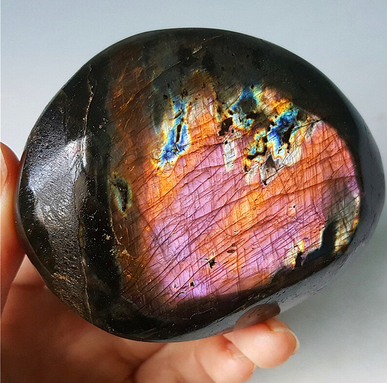 Polished Gemstone Stone Labradorite Crystal Healing AAA Natural Purple Flash Rainbow Labradorite Heart Crystal Pendant Palm Stone