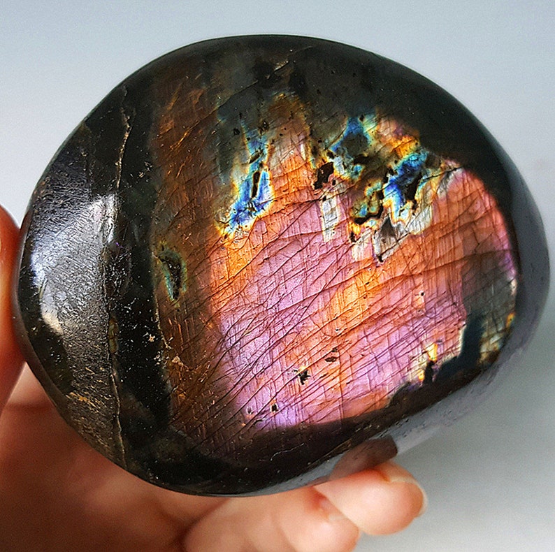 Polished Gemstone Stone Labradorite Crystal Healing AAA Natural Purple Flash Rainbow Labradorite Heart Crystal Pendant Palm Stone