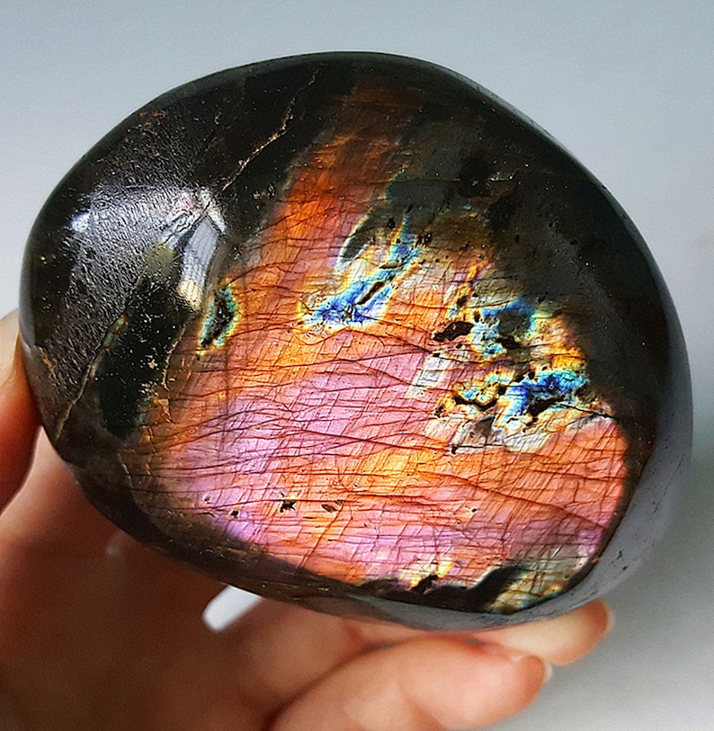 Polished Gemstone Stone Labradorite Crystal Healing AAA Natural Purple Flash Rainbow Labradorite Heart Crystal Pendant Palm Stone