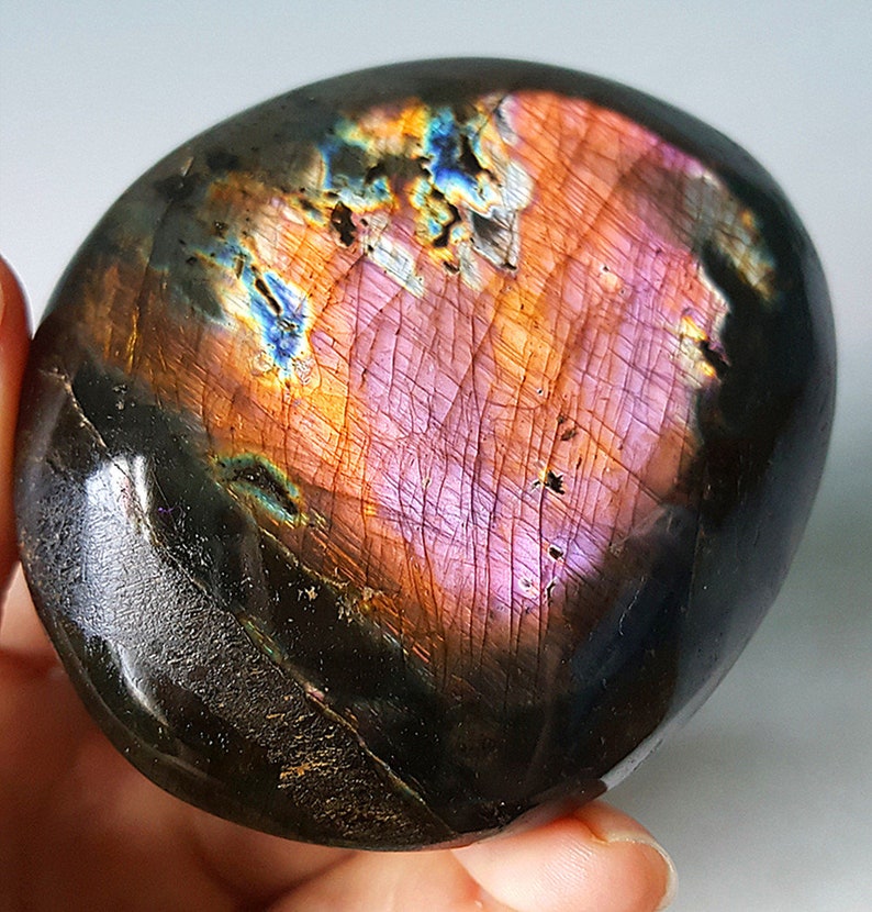 Polished Gemstone Stone Labradorite Crystal Healing AAA Natural Purple Flash Rainbow Labradorite Heart Crystal Pendant Palm Stone