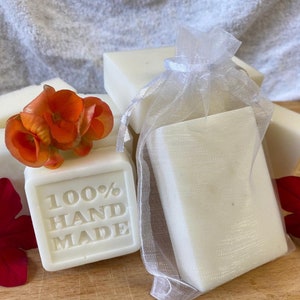 Pain de savon pour le corps à l'huile de noix de coco naturelle fait main - Livraison gratuite au Royaume-Uni image 2