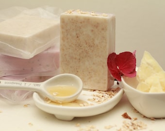 Handmade, Natural & Organic Oats and Honey Body Soap Bar - Free UK Delivery