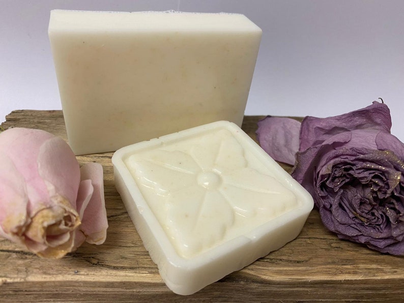 Pain de savon pour le corps à l'huile de noix de coco naturelle fait main - Livraison gratuite au Royaume-Uni image 7